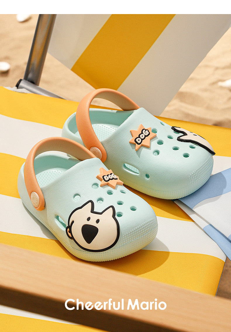 Summer children's slippers, indoor non-slip home wear with cartoon patterns, suitable for both boys and girls, soft-soled toddler flat shoes.