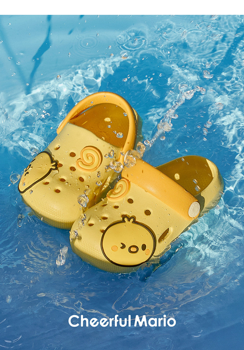 Summer children's slippers, indoor non-slip home wear with cartoon patterns, suitable for both boys and girls, soft-soled toddler flat shoes.