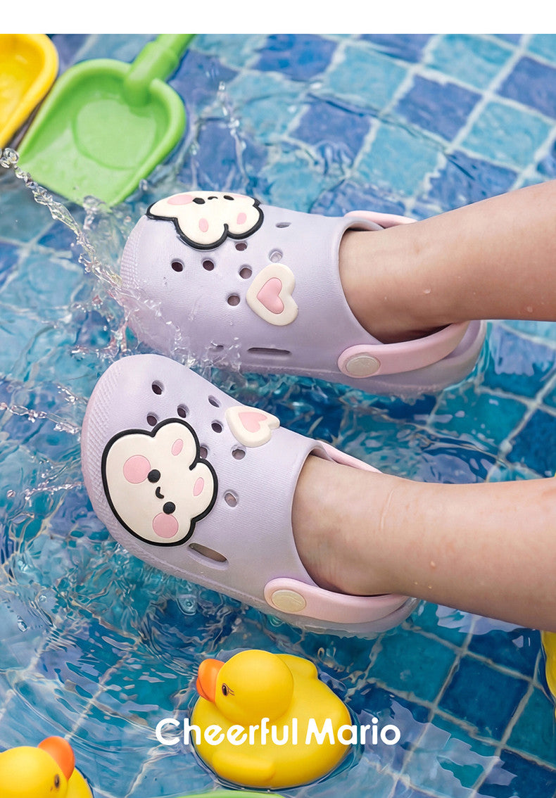 Summer children's slippers, indoor non-slip home wear with cartoon patterns, suitable for both boys and girls, soft-soled toddler flat shoes.