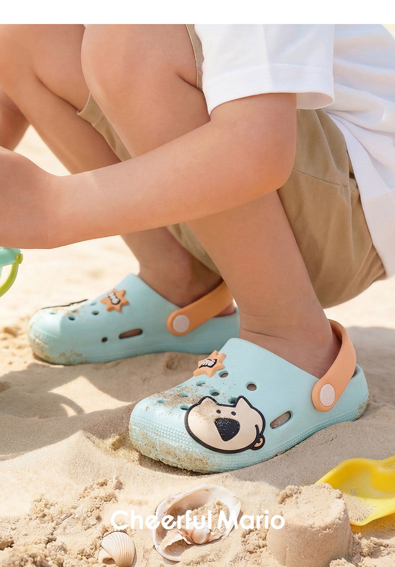 Summer children's slippers, indoor non-slip home wear with cartoon patterns, suitable for both boys and girls, soft-soled toddler flat shoes.