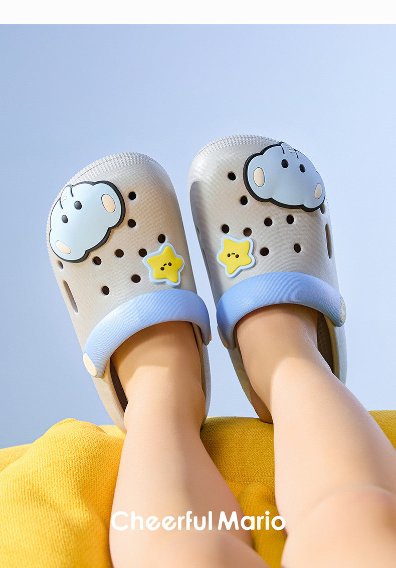 Summer children's slippers, indoor non-slip home wear with cartoon patterns, suitable for both boys and girls, soft-soled toddler flat shoes.
