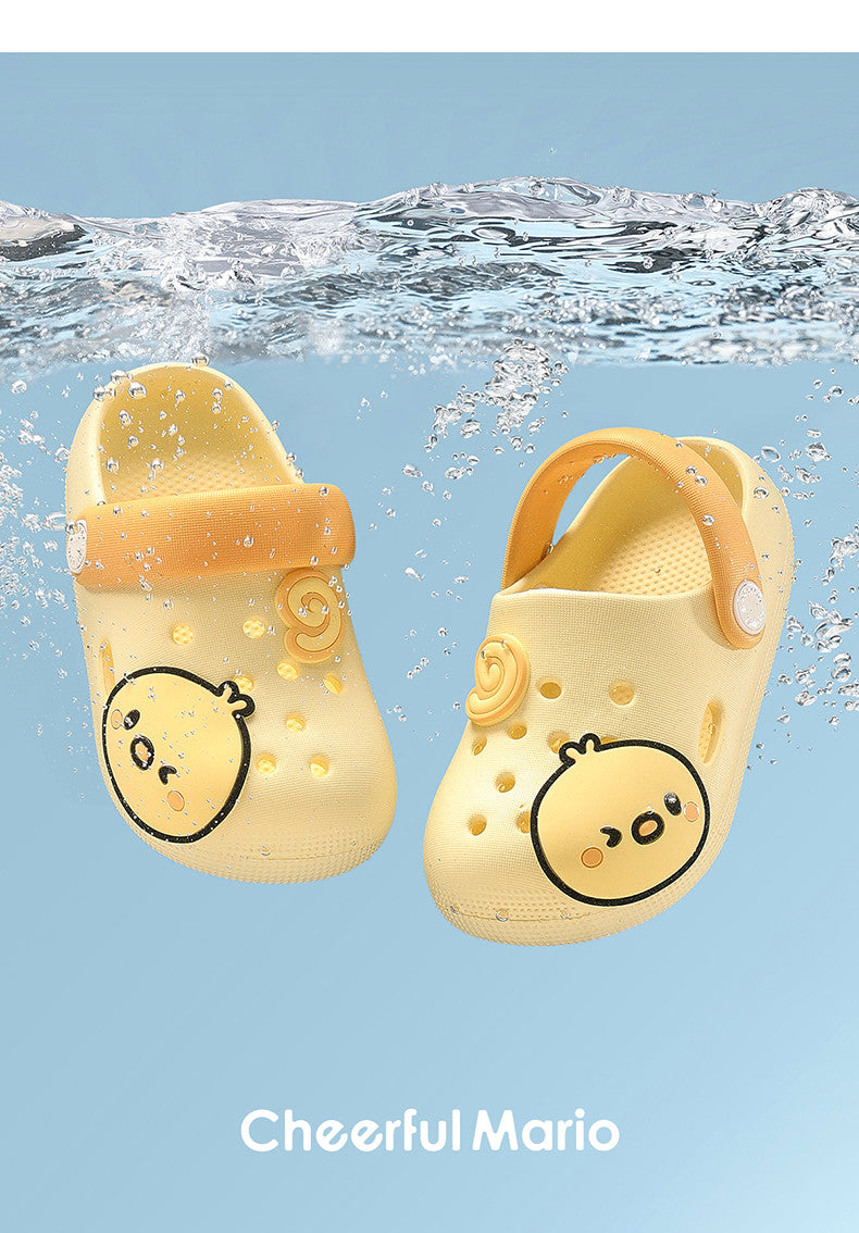 Summer children's slippers, indoor non-slip home wear with cartoon patterns, suitable for both boys and girls, soft-soled toddler flat shoes.