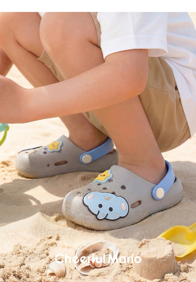 Summer children's slippers, indoor non-slip home wear with cartoon patterns, suitable for both boys and girls, soft-soled toddler flat shoes.