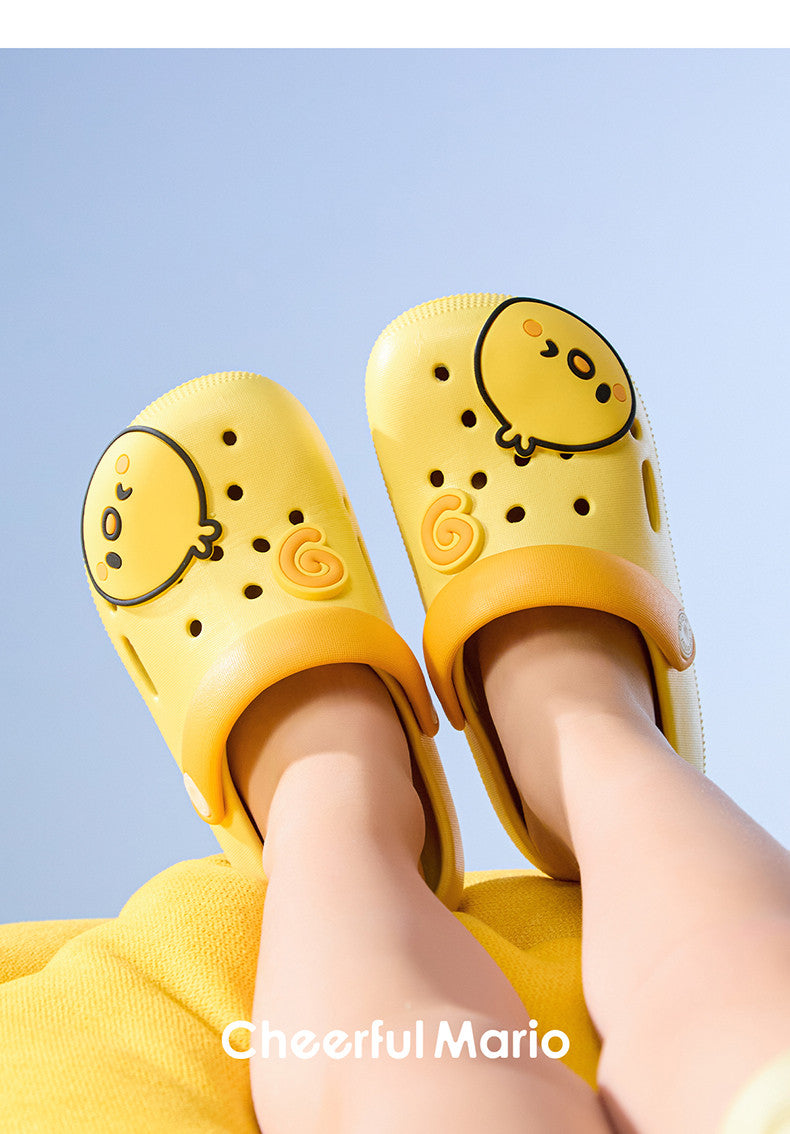 Summer children's slippers, indoor non-slip home wear with cartoon patterns, suitable for both boys and girls, soft-soled toddler flat shoes.