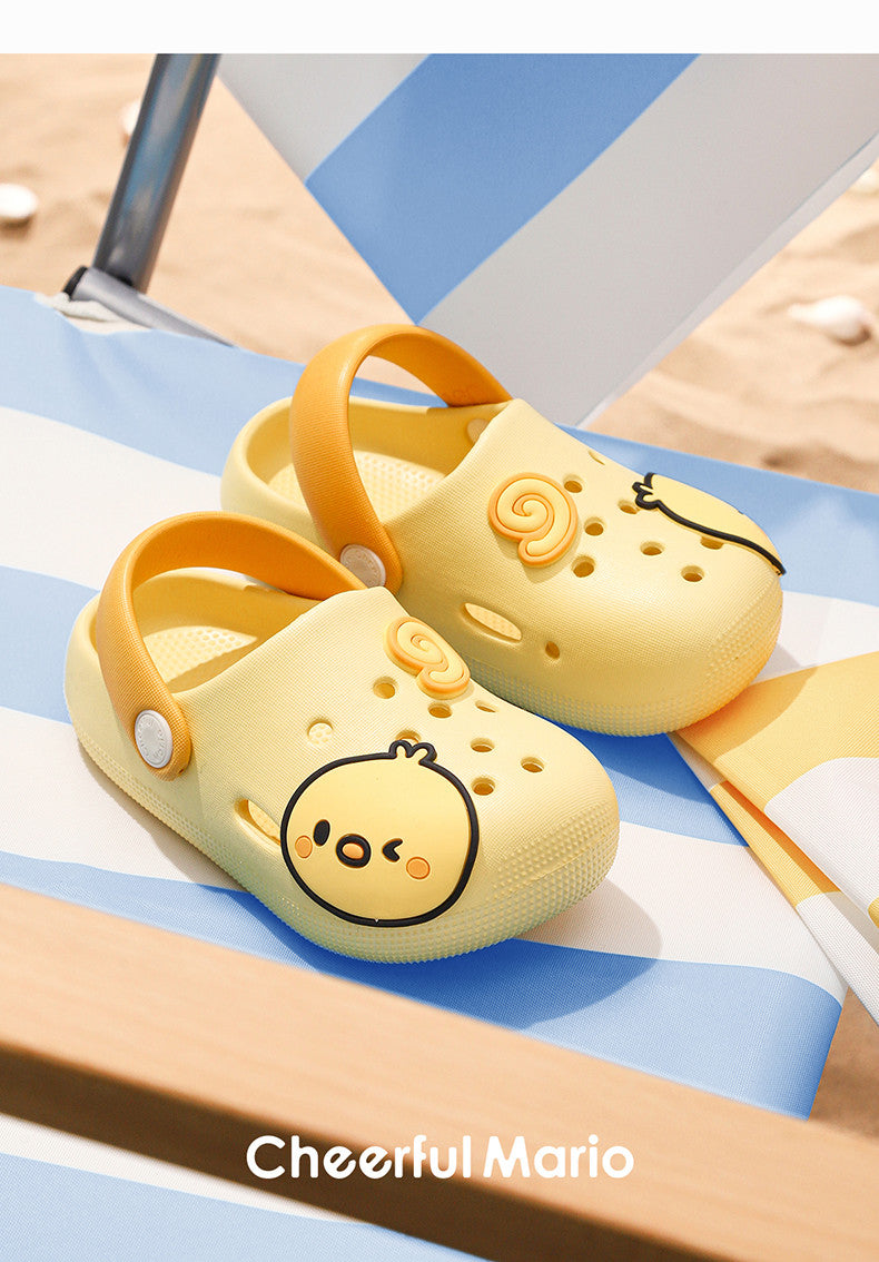 Summer children's slippers, indoor non-slip home wear with cartoon patterns, suitable for both boys and girls, soft-soled toddler flat shoes.
