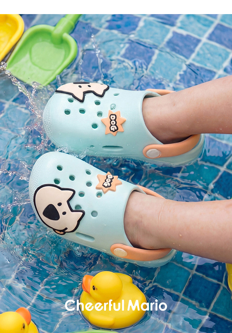 Summer children's slippers, indoor non-slip home wear with cartoon patterns, suitable for both boys and girls, soft-soled toddler flat shoes.