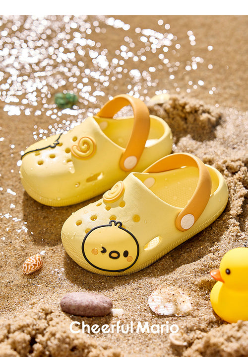 Summer children's slippers, indoor non-slip home wear with cartoon patterns, suitable for both boys and girls, soft-soled toddler flat shoes.
