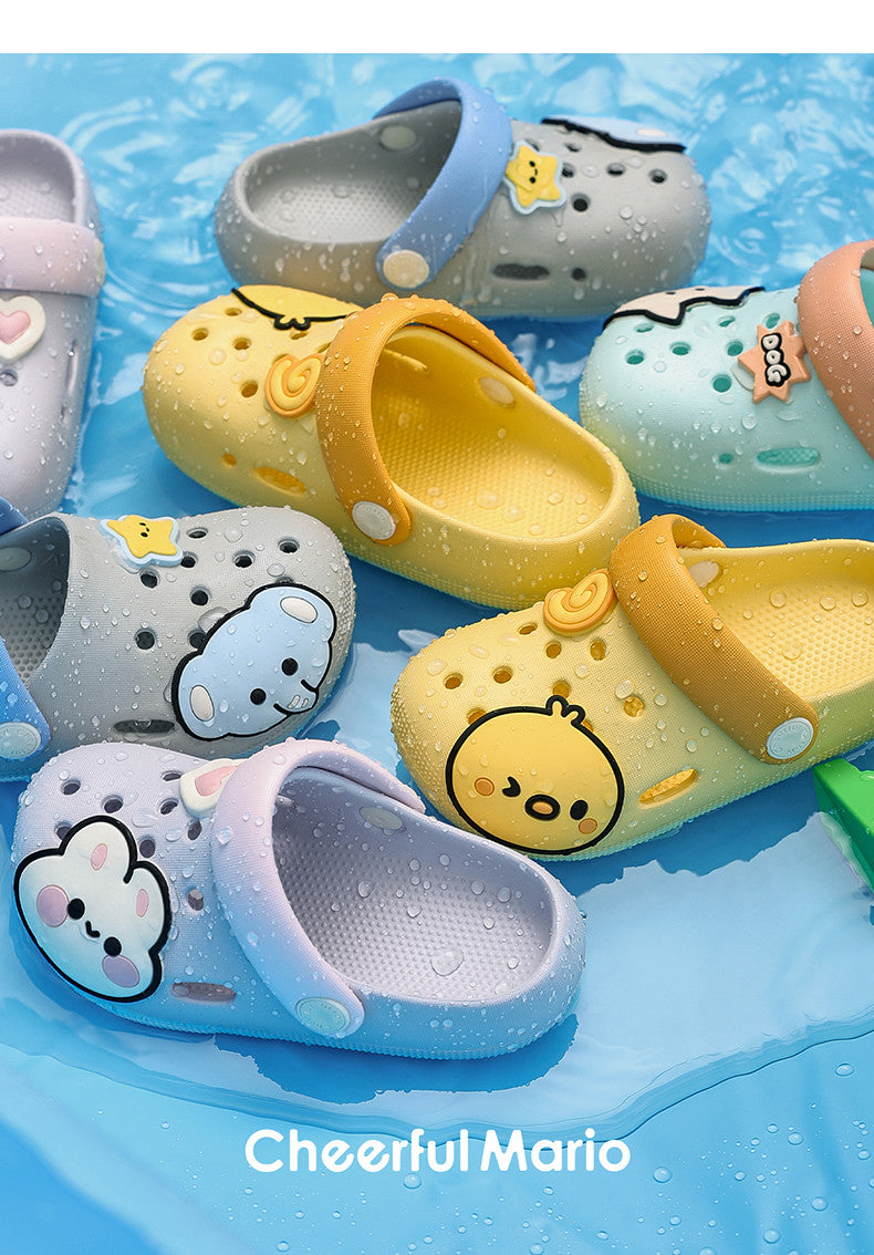 Summer children's slippers, indoor non-slip home wear with cartoon patterns, suitable for both boys and girls, soft-soled toddler flat shoes.